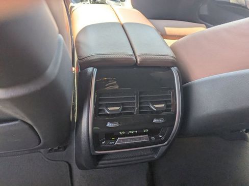 Used 2022 BMW X6 xDrive40i w/ Executive Package image 14