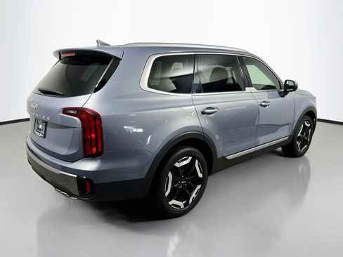 Used 2025 Kia Telluride S FWD image 4