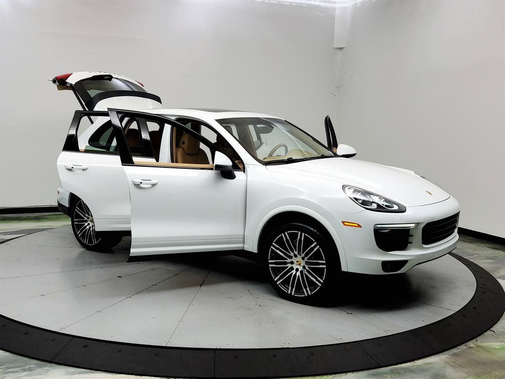 Used 2017 Porsche Cayenne Platinum Edition w/ Premium Package (PJV) AWD/4WD image 10