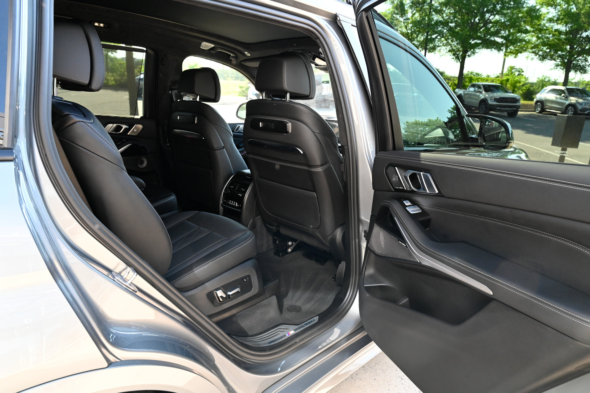 Used 2023 BMW X7 M60i w/ Executive Package AWD/4WD image 48