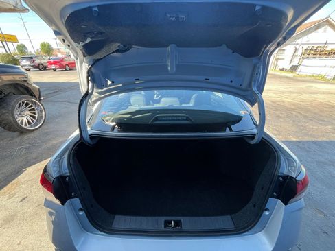 Used 2025 Nissan Versa SV image 29