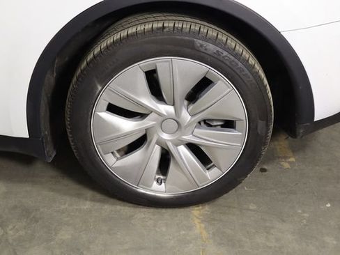 Used 2023 Tesla Model Y Long Range AWD/4WD image 45