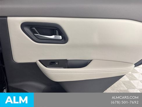 Used 2025 Nissan Rogue SV FWD image 20