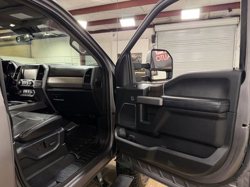 Used 2021 Ford F250 Lariat w/ Lariat Ultimate Package AWD/4WD image 19
