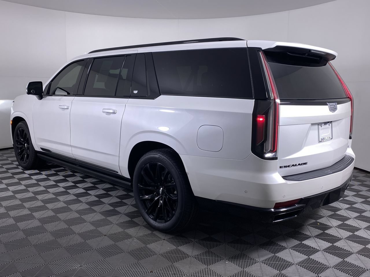 Used 2024 Cadillac Escalade ESV Sport Platinum w/ LPO, ONYX Package AWD/4WD image 20