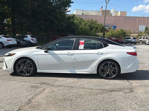 New 2026 Toyota Camry Hybrid FWD image 8