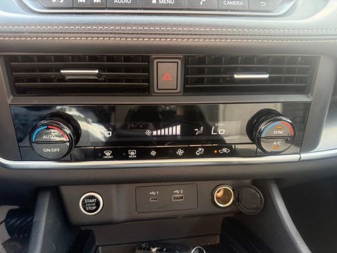 Used 2023 Nissan Rogue SV AWD/4WD image 22