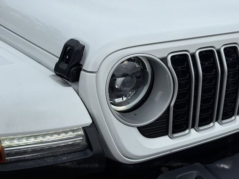 Used 2025 Jeep Wrangler Sahara w/ Safety Group image 34