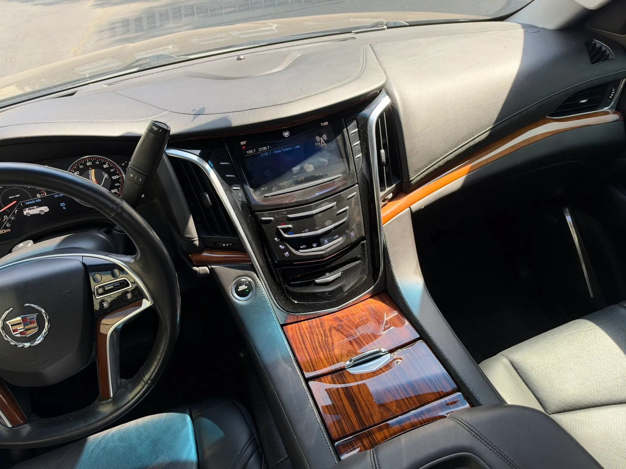 Used 2015 Cadillac Escalade Premium RWD image 20