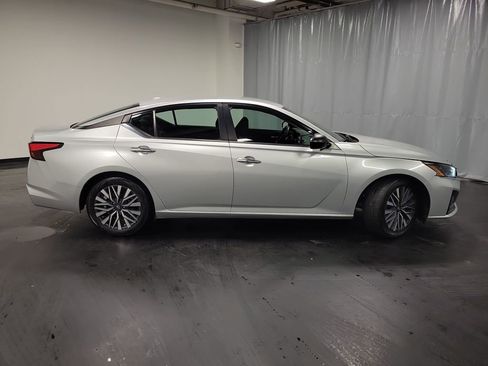 Used 2024 Nissan Altima 2.5 SV image 9