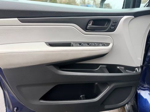 Used 2023 Honda Odyssey EX-L image 19