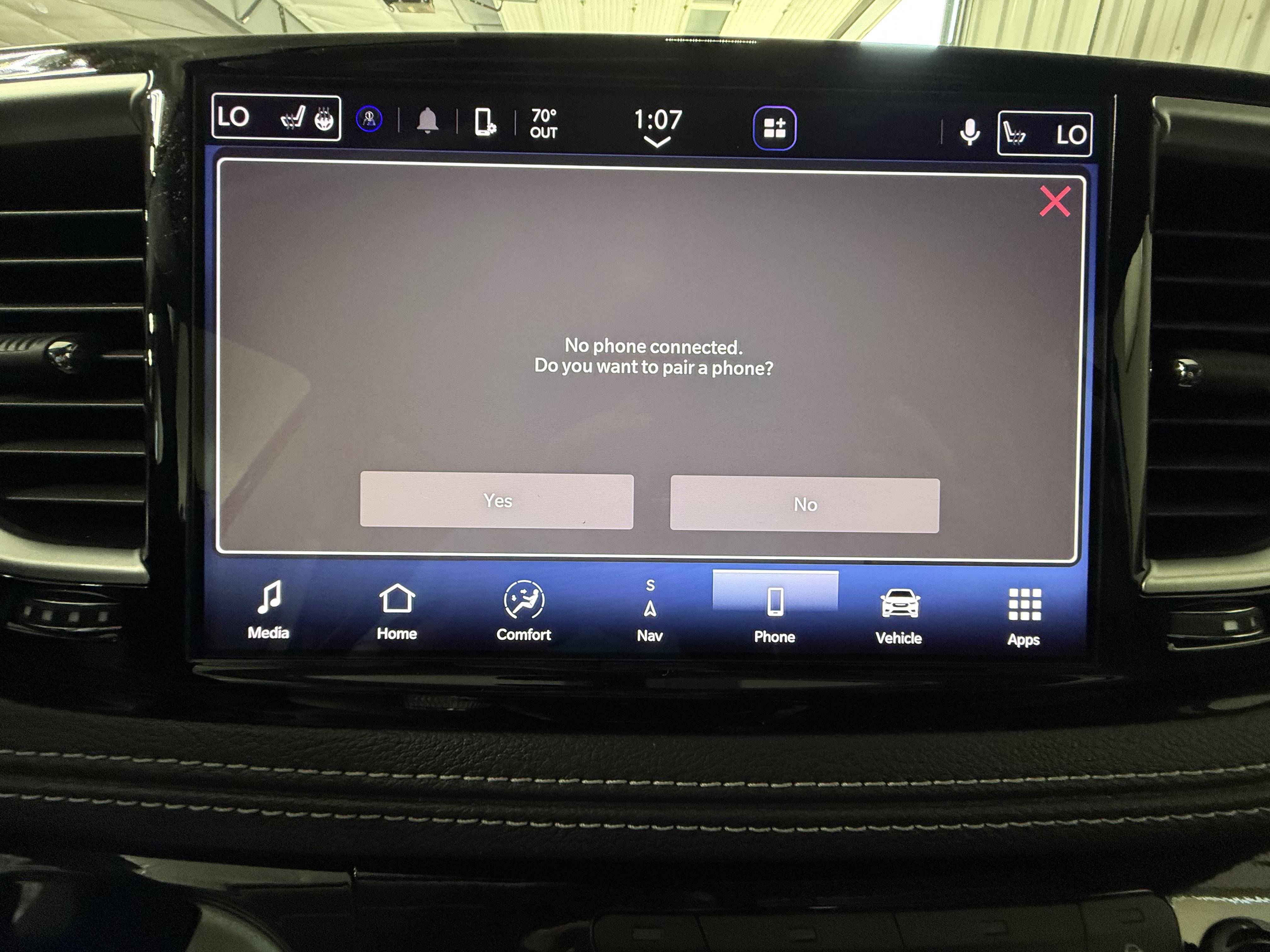 Used 2024 Chrysler Pacifica Limited w/ Trailer Tow Group FWD image 30
