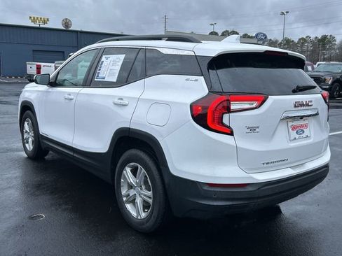 Used 2022 GMC Terrain SLE w/ Driver Convenience Package image 3