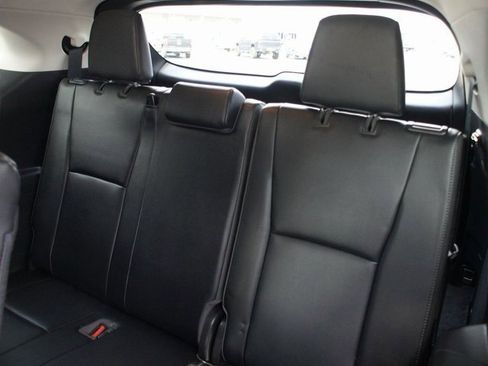 Used 2020 Toyota Highlander Limited image 17