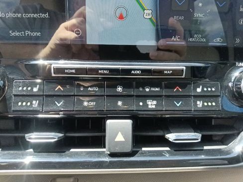 Used 2021 Toyota Highlander Limited FWD image 26