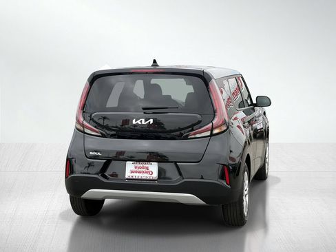 Used 2025 Kia Soul LX FWD image 6