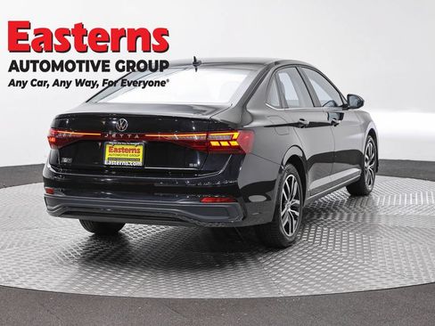 Used 2025 Volkswagen Jetta SE FWD image 5
