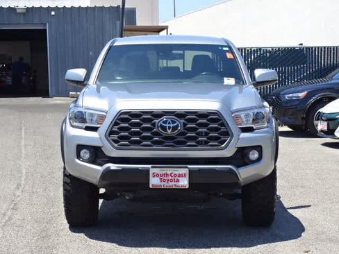 Certified 2023 Toyota Tacoma TRD Off-Road AWD/4WD image 3