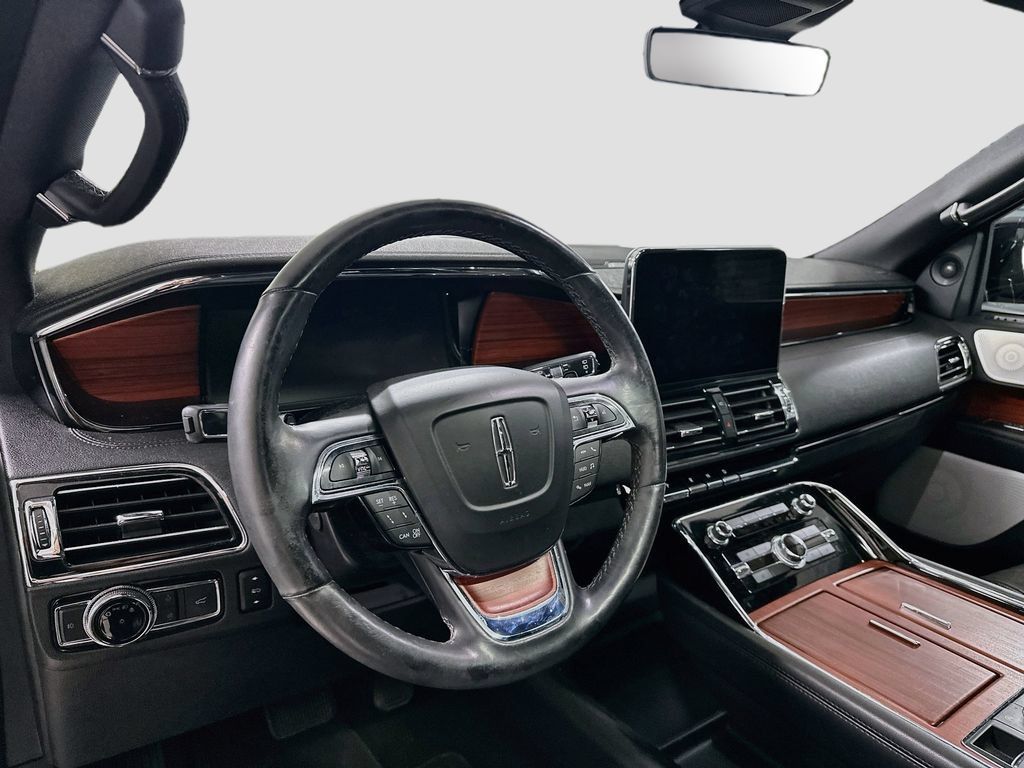 Used 2021 Lincoln Navigator Reserve w/ Luxury Package AWD/4WD image 4