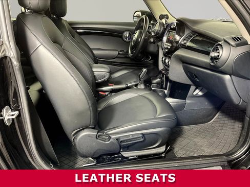 Used 2021 MINI Cooper 2-Door Hardtop w/ Premium Package FWD image 26