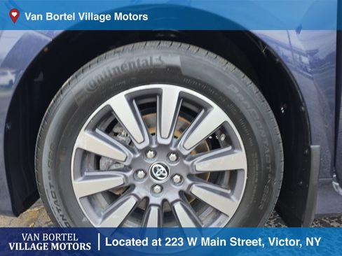 Used 2018 Toyota Sienna XLE w/ XLE Navigation Package image 34