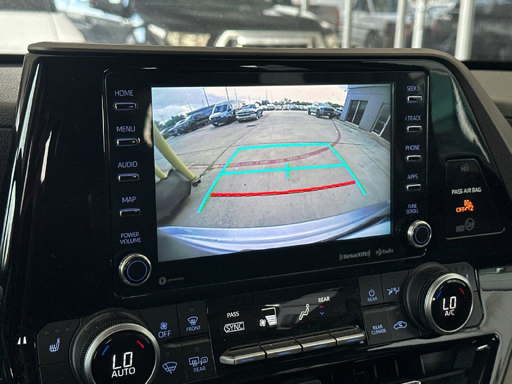 Used 2021 Toyota Highlander XLE FWD image 19