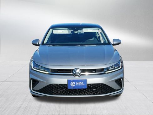 Certified 2025 Volkswagen Jetta SE w/ Sunroof Package image 2