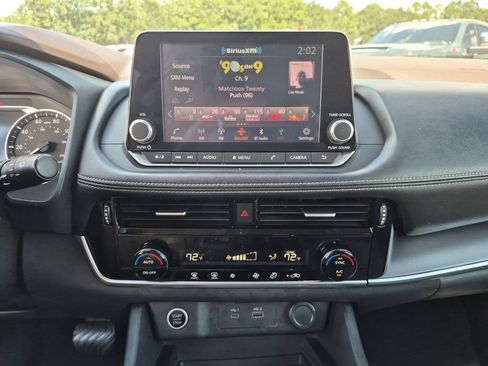 Used 2022 Nissan Rogue SV AWD/4WD image 32