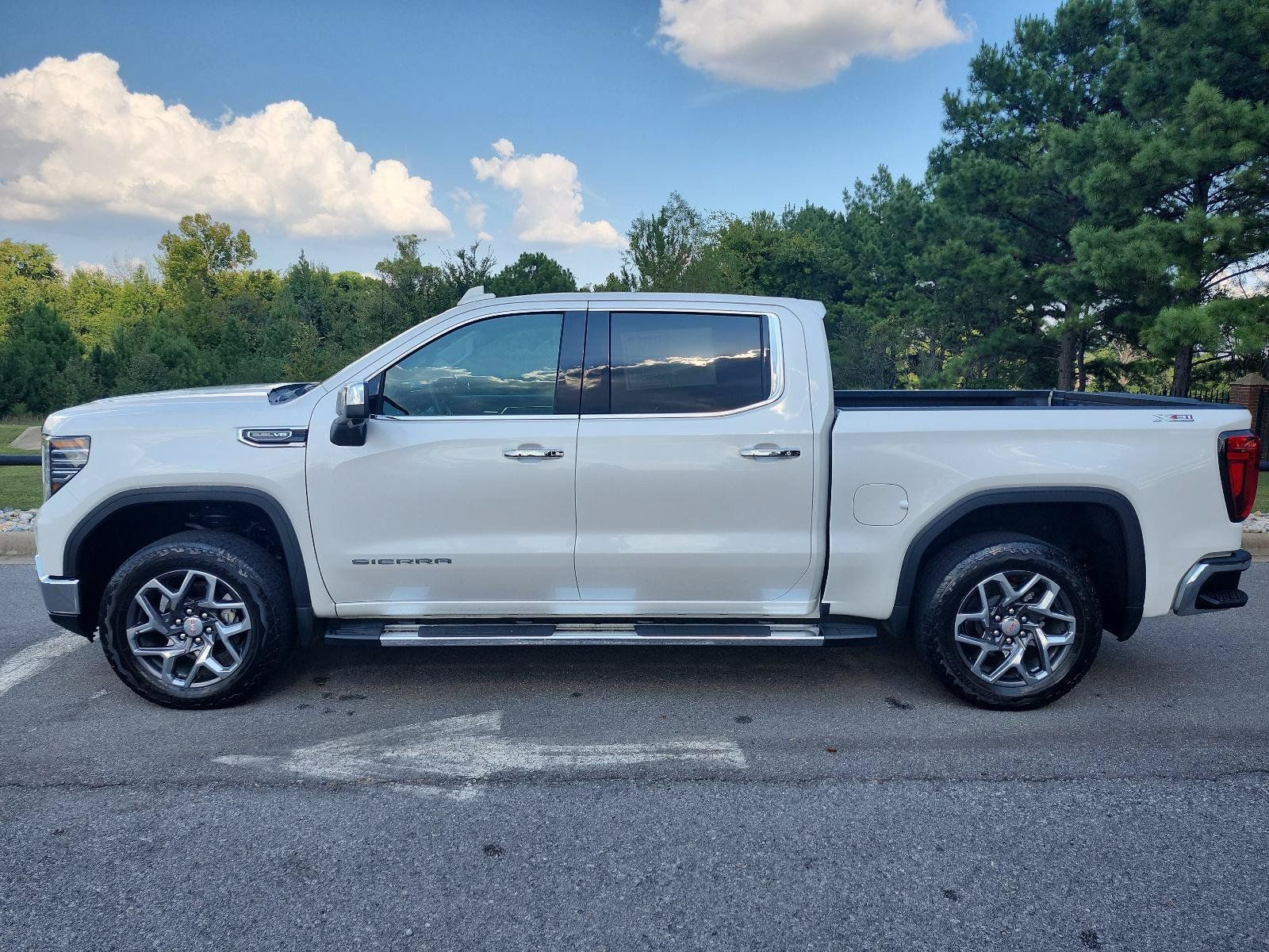 Used 2024 GMC Sierra 1500 SLT w/ SLT Premium Plus Package AWD/4WD image 2