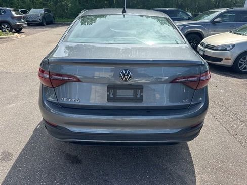 Used 2023 Volkswagen Jetta SE FWD image 4
