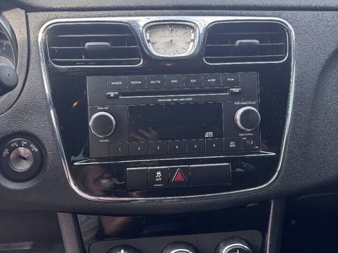 Used 2012 Chrysler 200 LX FWD image 5