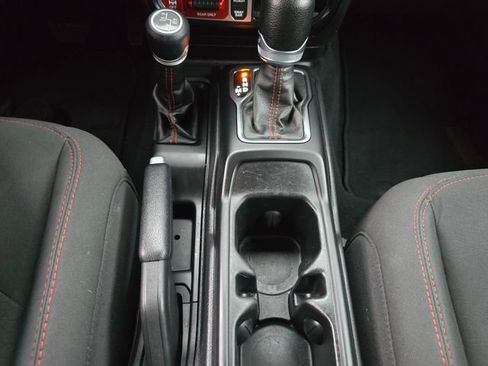 Used 2022 Jeep Wrangler Unlimited Rubicon AWD/4WD image 23