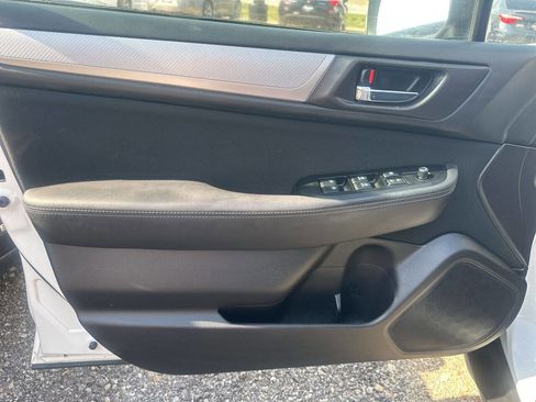 Used 2017 Subaru Outback 2.5i Premium image 10