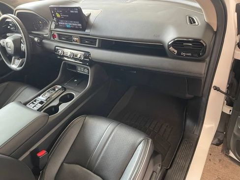Used 2025 Honda Pilot Elite image 17