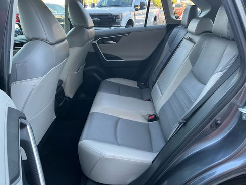 Used 2019 Toyota RAV4 Limited image 17