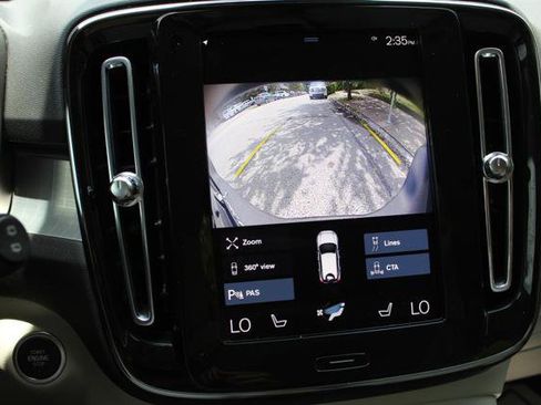 Used 2022 Volvo XC40 T5 Momentum image 20