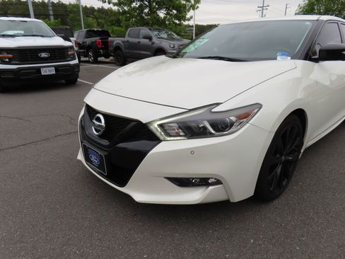 Used 2018 Nissan Maxima SR w/ Midnight Edition FWD image 9