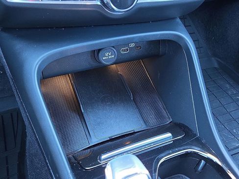 Certified 2023 Volvo XC40 B5 Plus w/ Protection Package Premier image 30