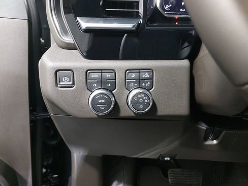 New 2025 GMC Sierra 2500 SLT w/ SLT Premium Package image 26