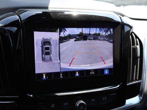 Used 2023 Chevrolet Traverse Premier FWD image 34