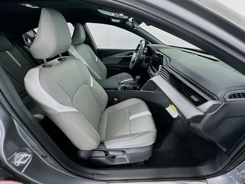 Used 2025 Toyota Camry SE image 28