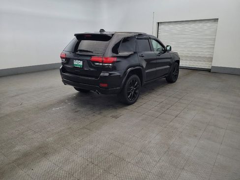 Used 2017 Jeep Grand Cherokee Altitude AWD/4WD image 9