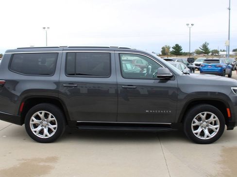 Used 2022 Jeep Wagoneer Series II AWD/4WD image 4
