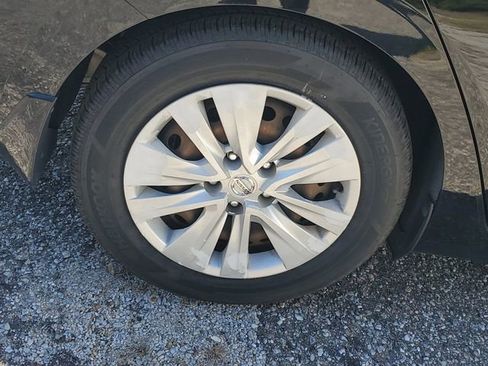 Certified 2021 Nissan Sentra S image 4