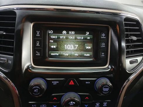 Used 2017 Jeep Grand Cherokee Laredo AWD/4WD image 21