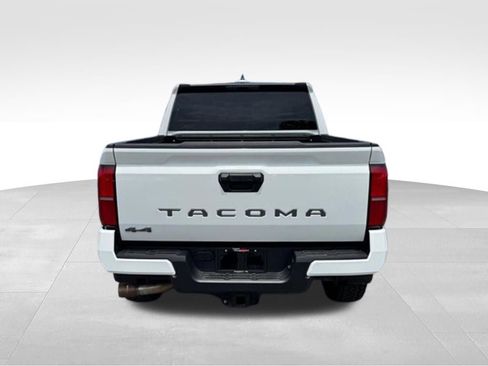 Used 2025 Toyota Tacoma SR5 AWD/4WD image 5