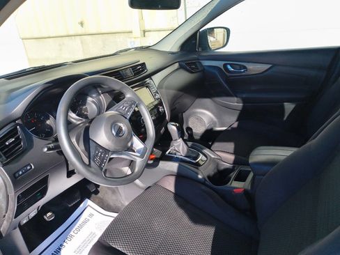 Used 2019 Nissan Rogue Sport S image 3