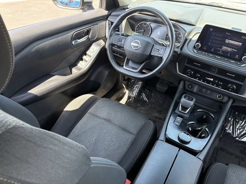 Used 2025 Nissan Rogue SV AWD/4WD image 18
