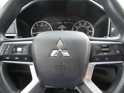 Used 2023 Mitsubishi Outlander ES AWD/4WD image 15