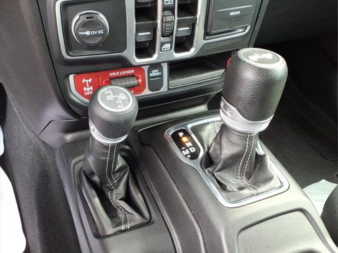 Used 2024 Jeep Wrangler Unlimited AWD/4WD image 8